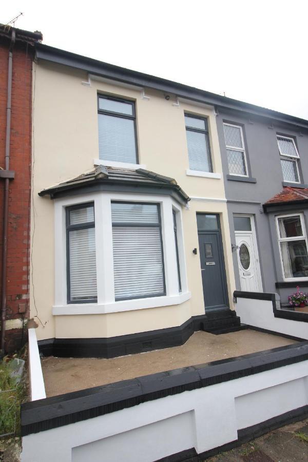 Media Manor - Fully Refurbished In 2022 - Large 6 Bedrooms, 3 Bathrooms Plus Media Games Room Blackpool Extérieur photo