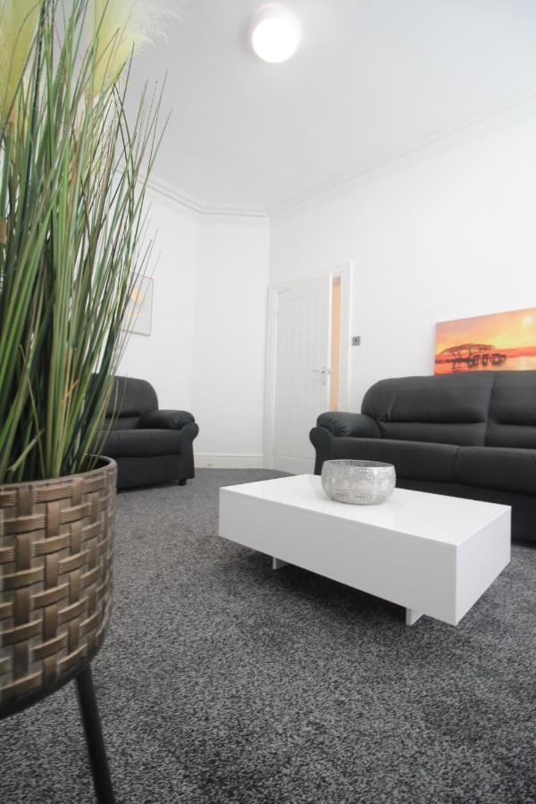 Media Manor - Fully Refurbished In 2022 - Large 6 Bedrooms, 3 Bathrooms Plus Media Games Room Blackpool Extérieur photo