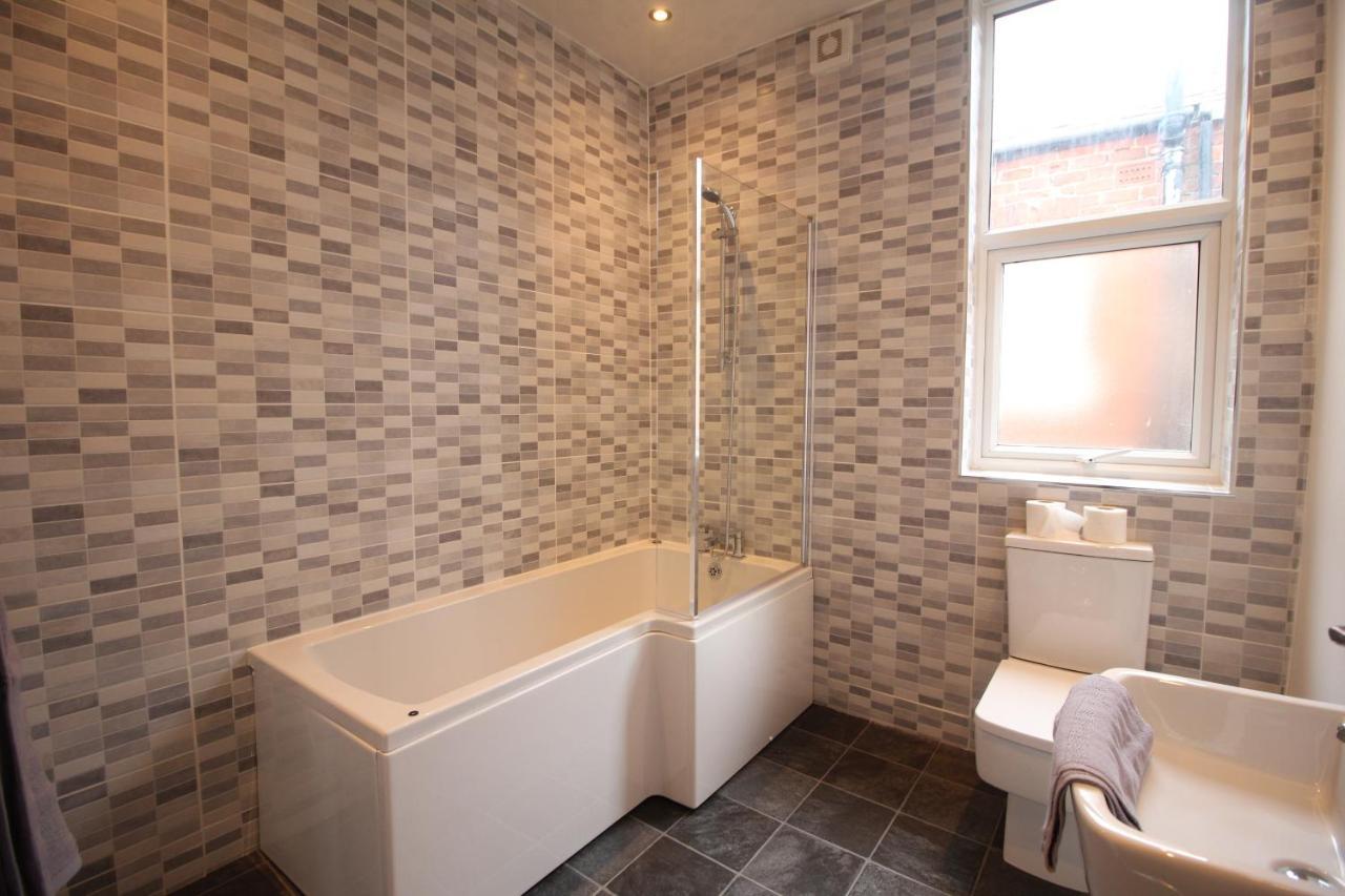 Media Manor - Fully Refurbished In 2022 - Large 6 Bedrooms, 3 Bathrooms Plus Media Games Room Blackpool Extérieur photo