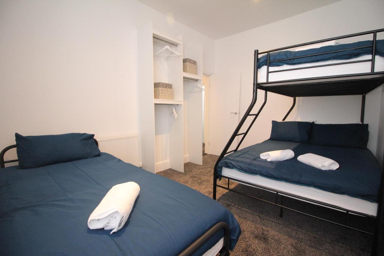 Media Manor - Fully Refurbished In 2022 - Large 6 Bedrooms, 3 Bathrooms Plus Media Games Room Blackpool Extérieur photo