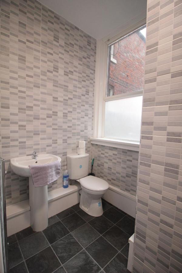 Media Manor - Fully Refurbished In 2022 - Large 6 Bedrooms, 3 Bathrooms Plus Media Games Room Blackpool Extérieur photo